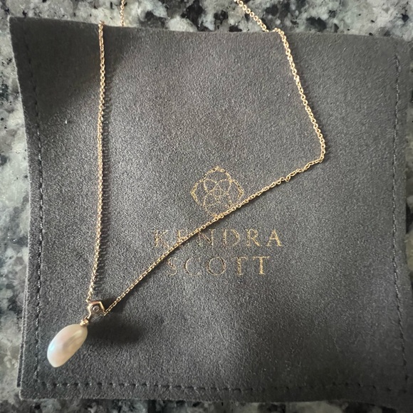 Kendra Scott 14k gold pearl pendant necklace with diamond - Picture 2 of 2